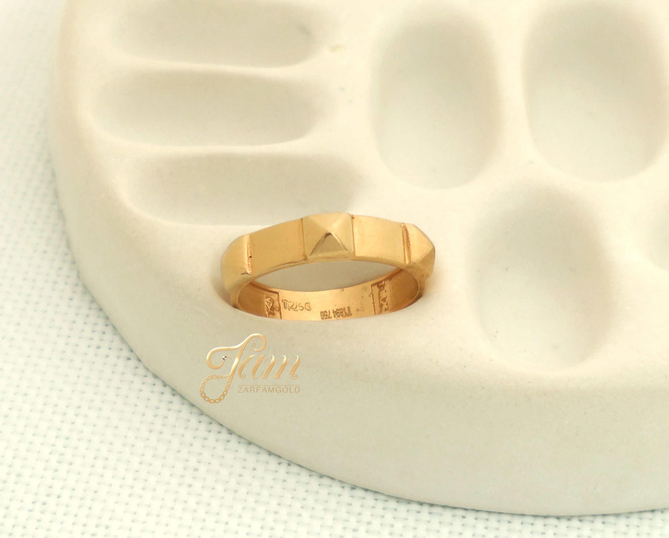 کاور انگشتر سه هرم